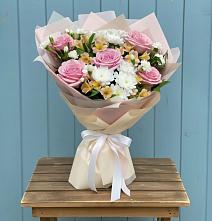 Букет цветов из:  Гвоздики, Орхидеи и Розы в Хотынец