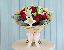 Букет цветов из:  Лилии и Розы в Хотынец