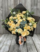 Букет цветов из:  Розы и Лизиантусы в Хотынец