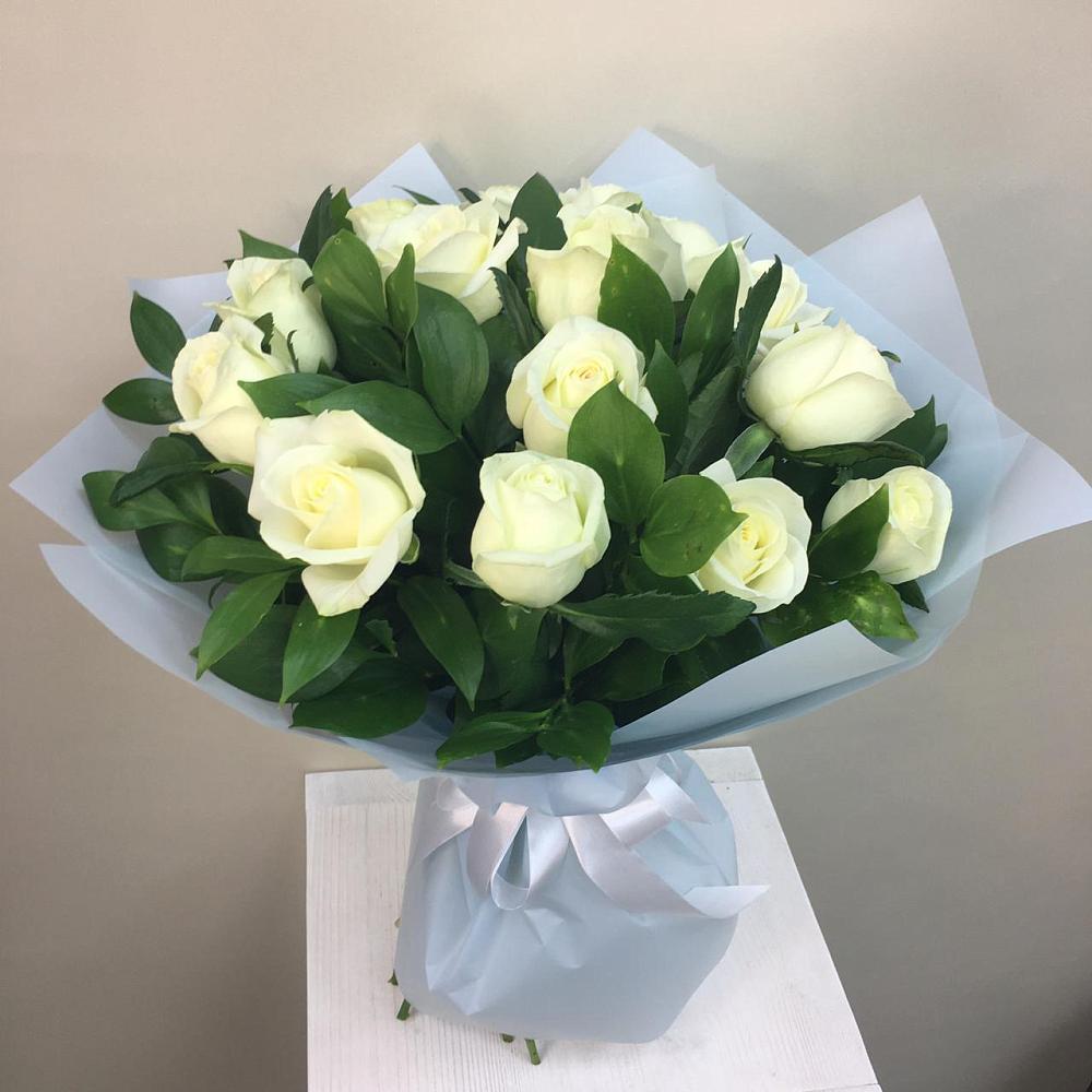 Букет 15 Белых роз Проуд в Хотынец