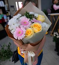 Букет цветов из:  Герберы, Розы и Хризантемы в Хотынец