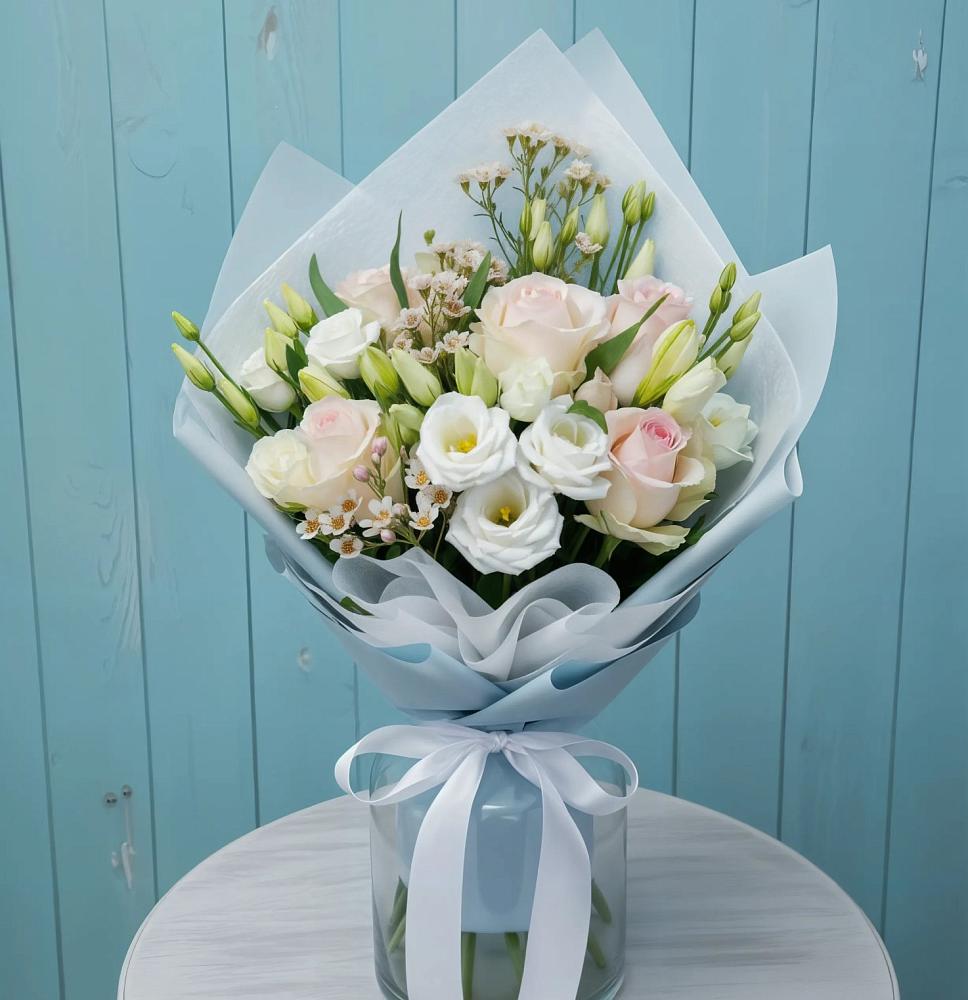 Букет цветов из: Розы и Лизиантусы в Хотынец