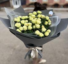 Букет Белые кустовые розы Солинеро в Хотынец