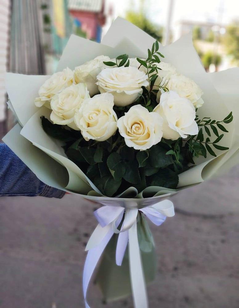 Букет Белые розы Проуд в Хотынец