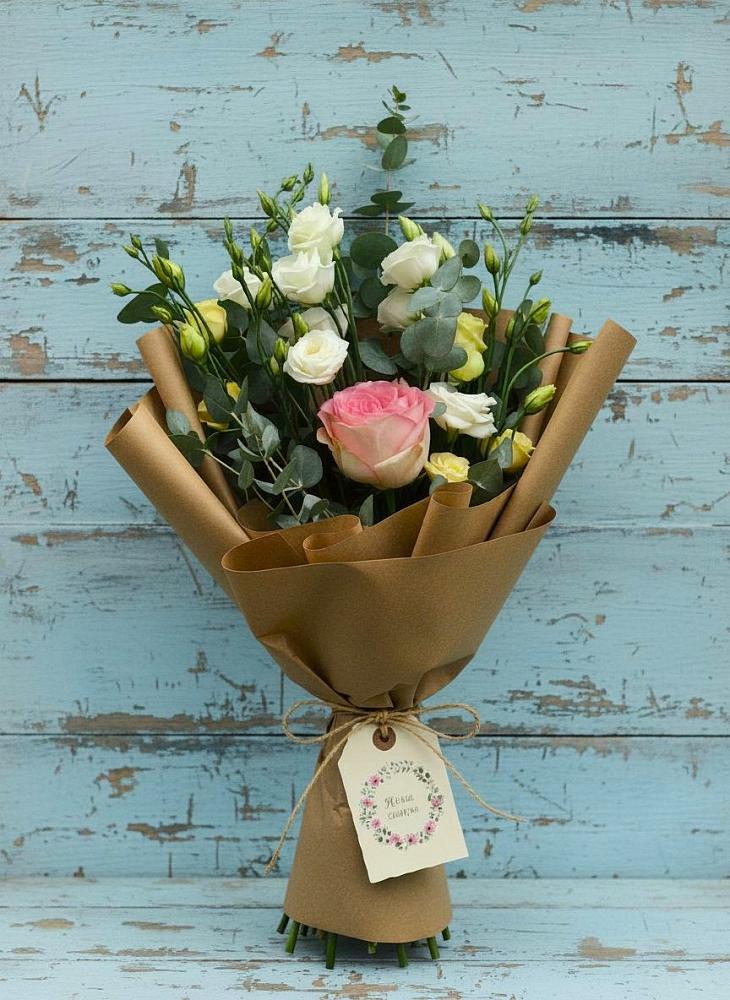 Букет цветов из: Розы и Лизиантусы в Хотынец