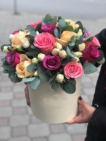 Цветочная композиция из Розы в шляпной коробке в Хотынец