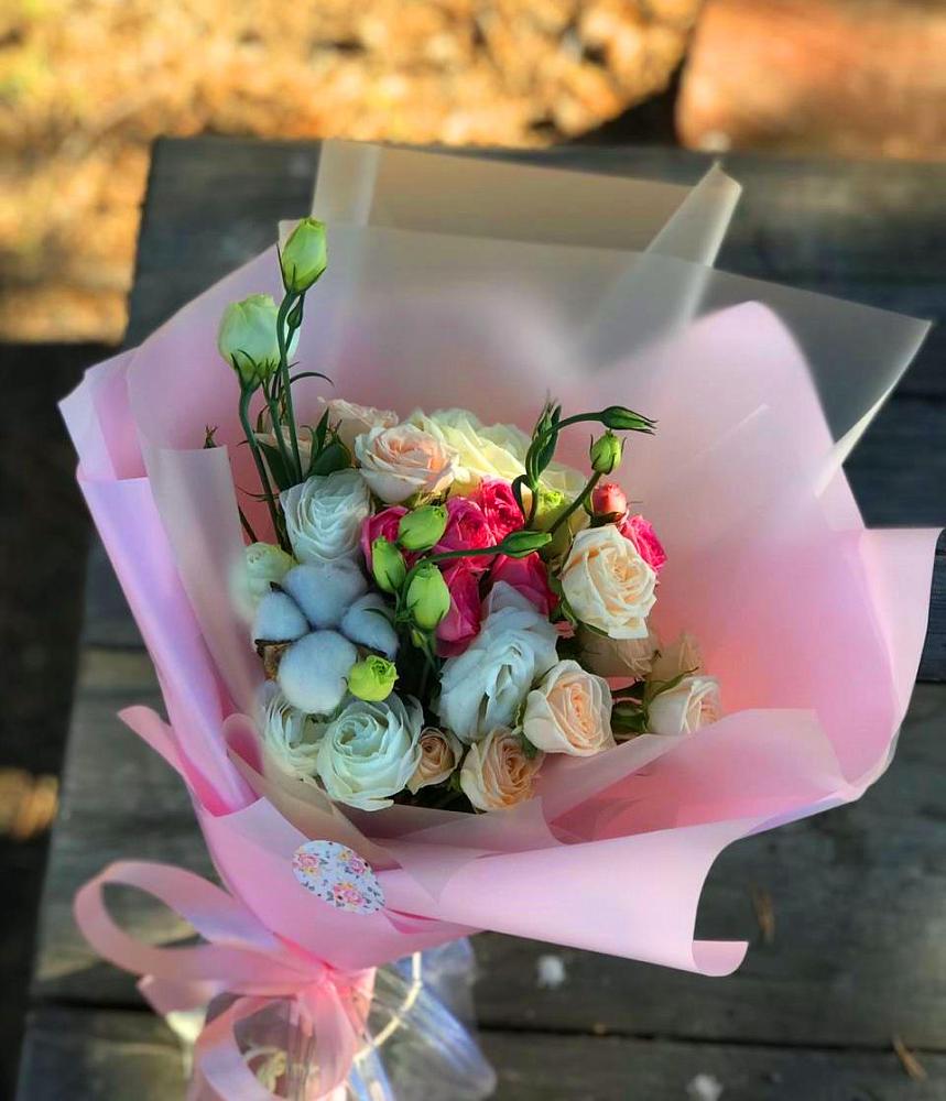 Букет цветов из: Розы и Лизиантусы в Хотынец