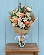 Букет цветов из:  Альстромерии, Лизиантусы, Розы и Хризантемы в Хотынец