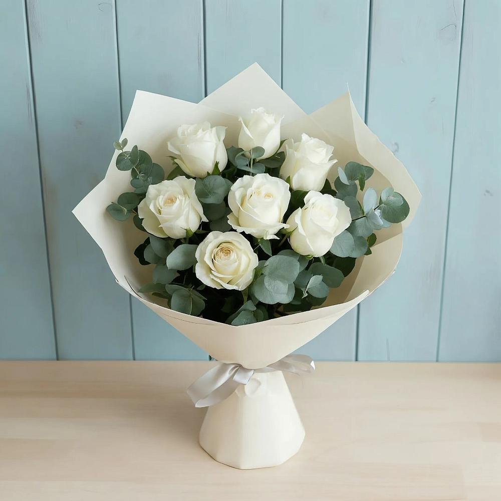 Букет Белые розы в Эвкалипте в Хотынец