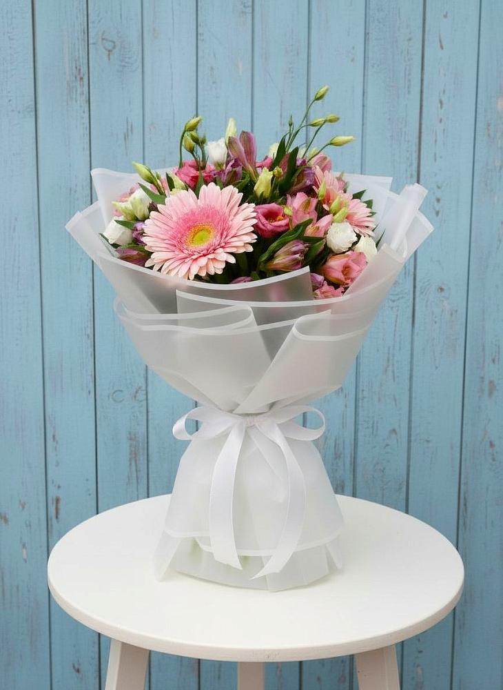 Букет цветов из: Герберы, Альстромерии и Лизиантусы в Хотынец