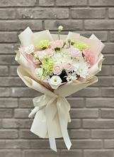 Букет цветов из:  Гвоздики, Розы, Лизиантусы и Хризантемы в Хотынец