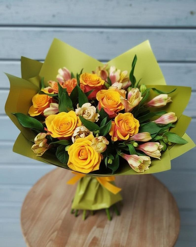 Букет цветов из: Альстромерии и Розы в Хотынец