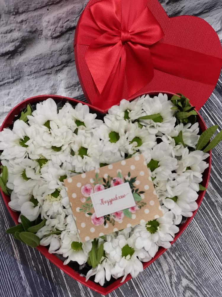 Цветочная композиция из Хризантемы в виде сердца в Хотынец