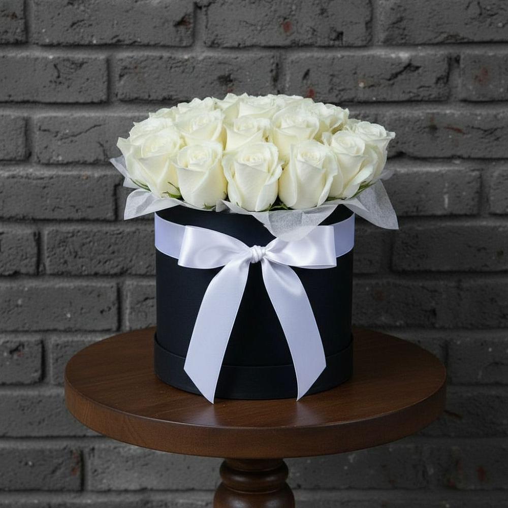 Цветочная композиция из Розы в шляпной коробке в Хотынец