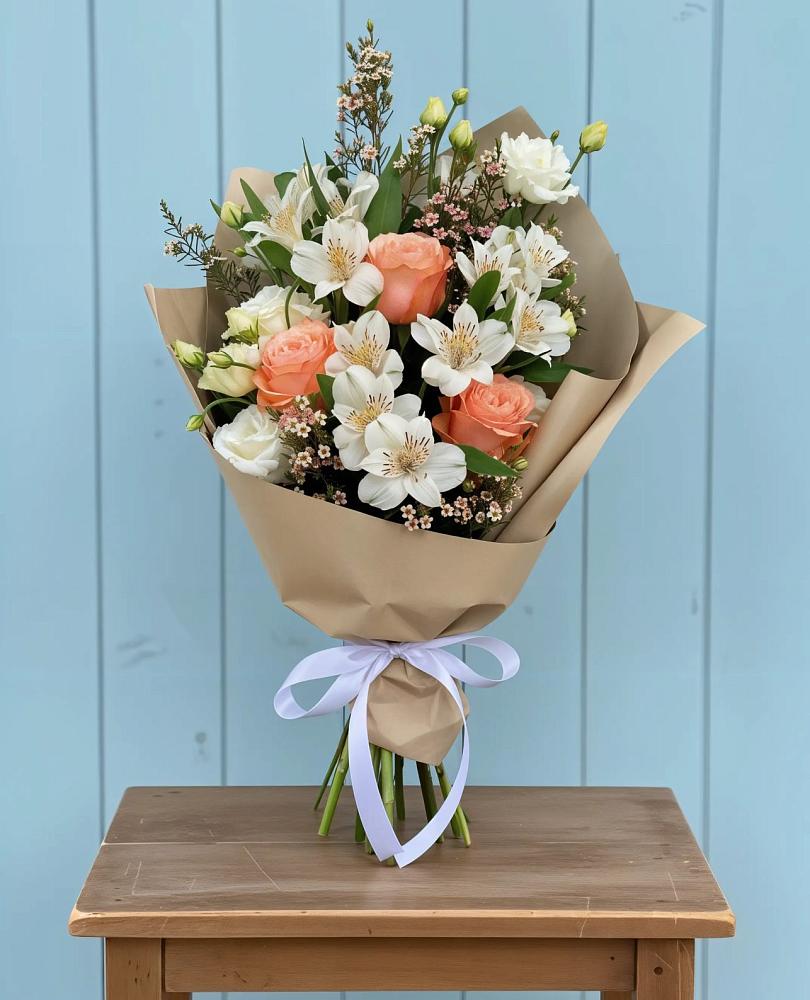 Букет цветов из: Альстромерии, Лизиантусы, Розы и Хризантемы в Хотынец