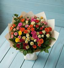 Букет Микс из разноцветных кустовых роз в Хотынец