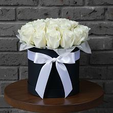 Цветочная композиция из Розы в шляпной коробке в Хотынец